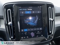 2025 Volvo XC40 B5 AWD Ultra Dark Theme