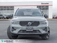 2025 Volvo XC40 B5 AWD Ultra Dark Theme
