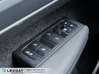 2025 Volvo XC40 B5 AWD Ultra Dark Theme