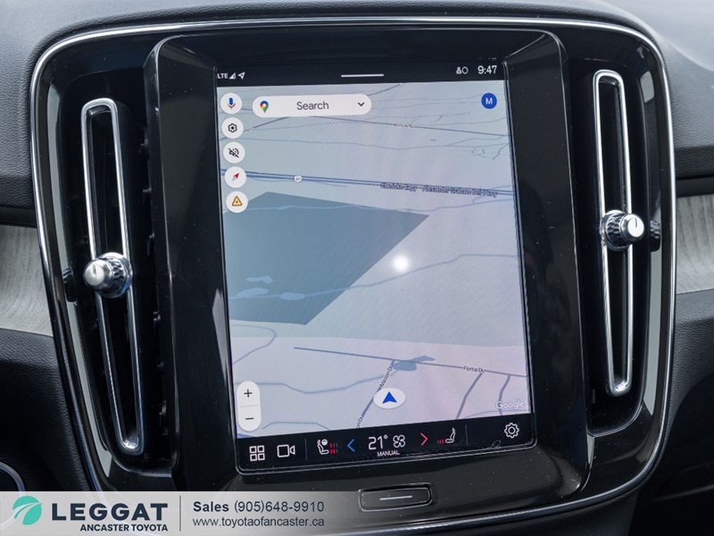 2025 Volvo XC40 B5 AWD Ultra Dark Theme