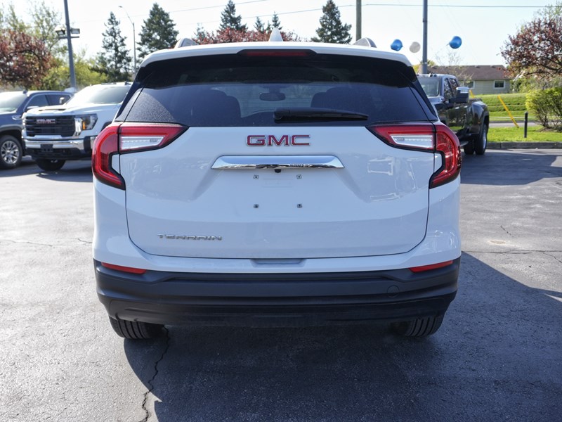 2022 GMC Terrain FWD 4dr SLE