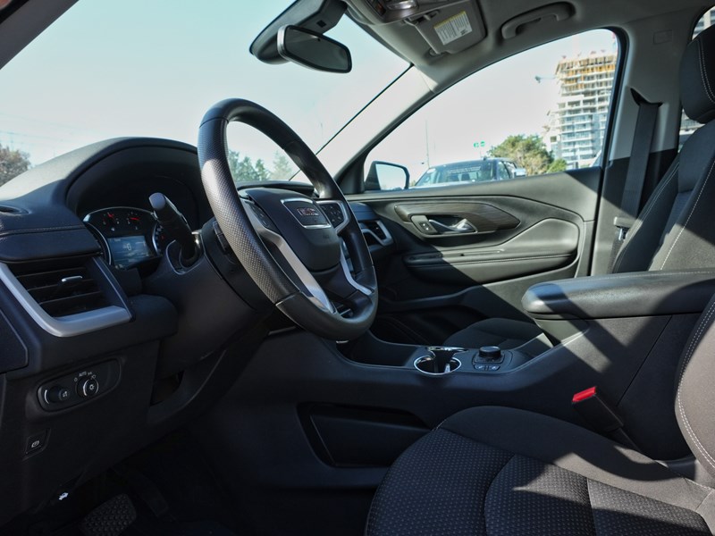 2022 GMC Terrain FWD 4dr SLE