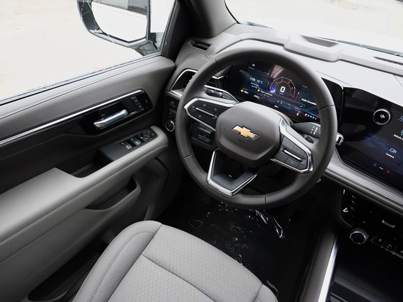 2026 Chevrolet Suburban 4WD 4dr LS