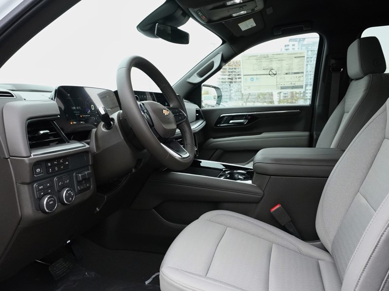 2026 Chevrolet Suburban 4WD 4dr LS