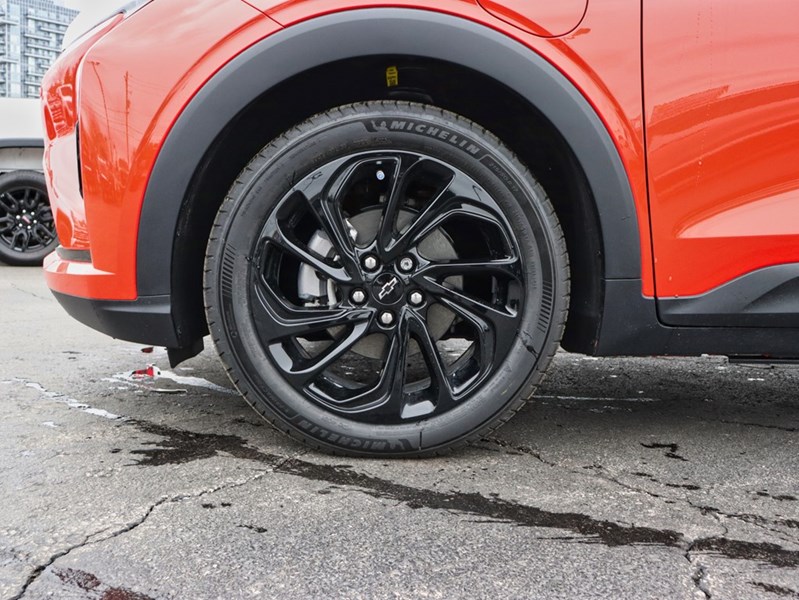 2027 Chevrolet Bolt FWD 4dr RS
