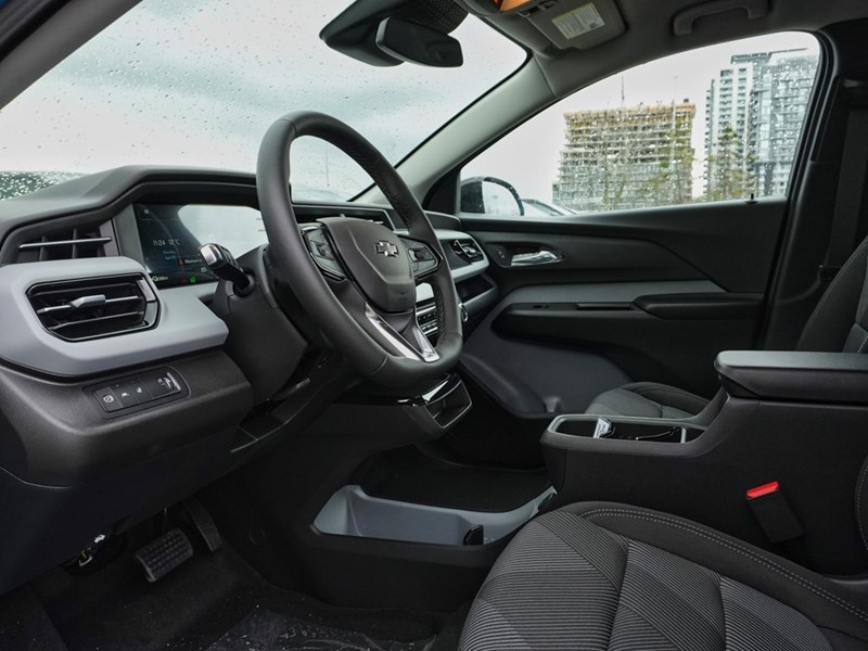 2027 Chevrolet Bolt FWD 4dr LT