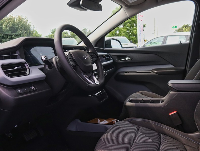 2027 Chevrolet Bolt FWD 4dr LT