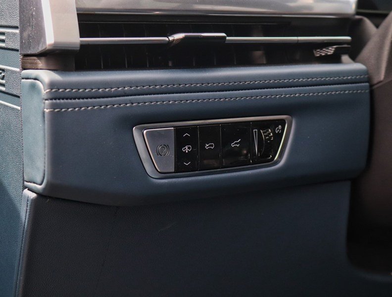 2026 Cadillac Escalade IQ AWD 4dr Premium Sport