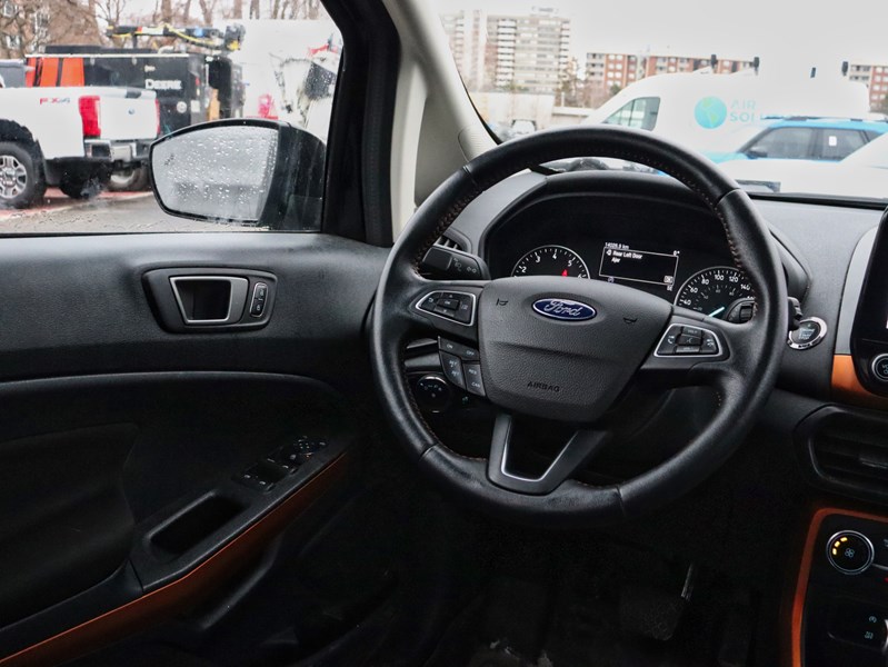 2022 Ford EcoSport SE | 4WD | 2.0L | NAV | REAR CAM | HTD SEATS | 17s