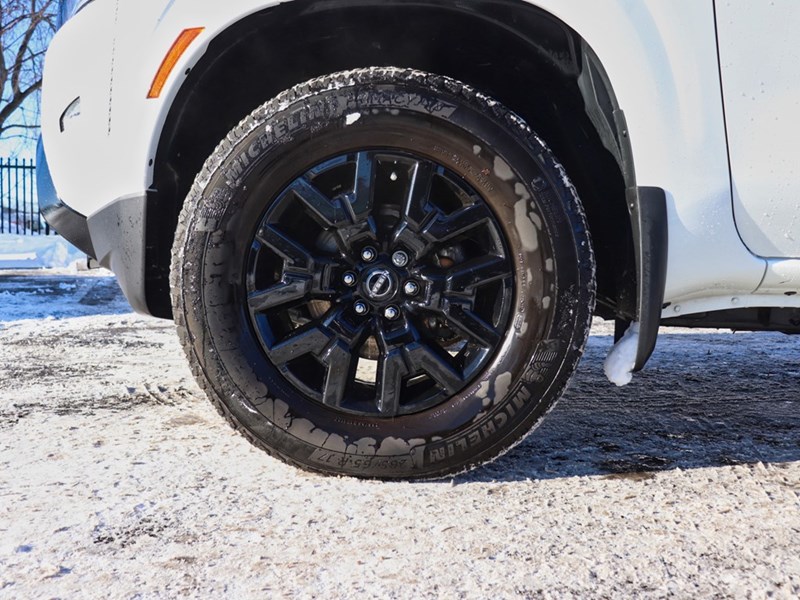 2023 Nissan Frontier SV | 4x4 | 3.8L | Crew Cab | MIDNIGHT EDITION