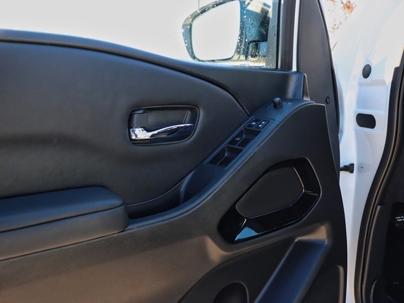 2023 Nissan Frontier SV | 4x4 | 3.8L | Crew Cab | MIDNIGHT EDITION