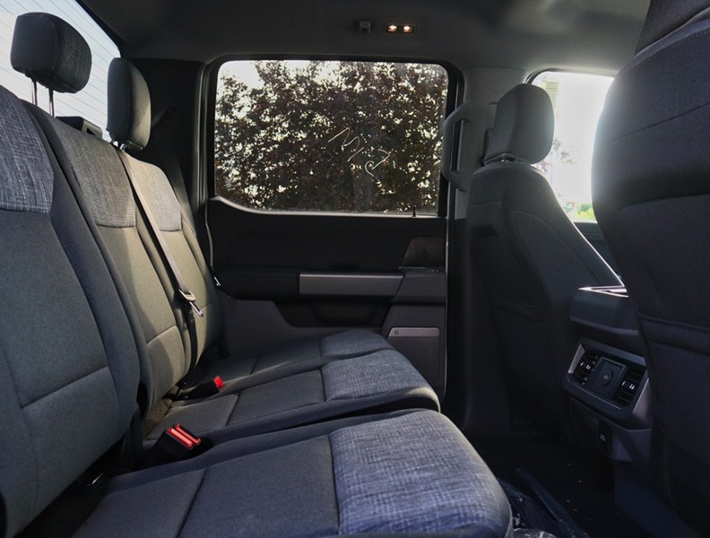 2026 Ford F-250 XLT | 4X4 | 6.8L | PREM PKG | BLK PKG | CONSOLE