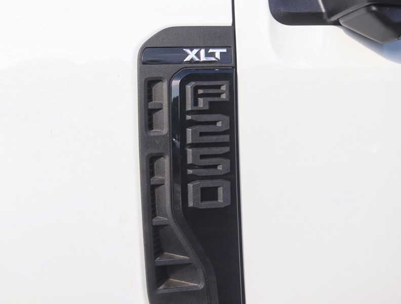 2026 Ford F-250 XLT | 4X4 | 6.8L | PREM PKG | BLK PKG | CONSOLE
