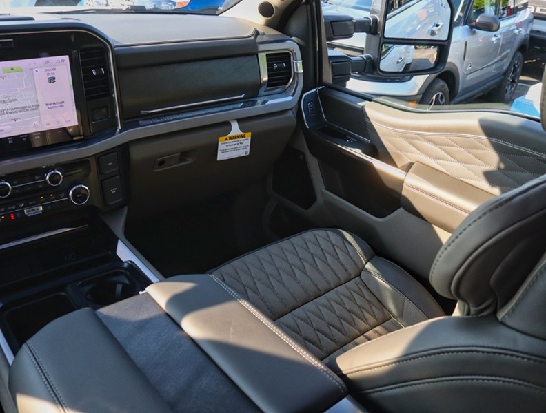 2026 Ford F-350 Platinum 4WD Crew Cab 8' Box