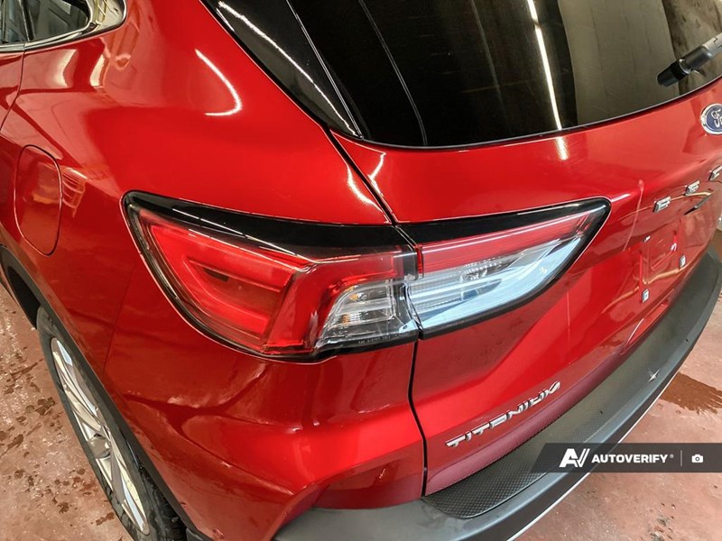 2022 Ford Escape Titanium Hybrid AWD