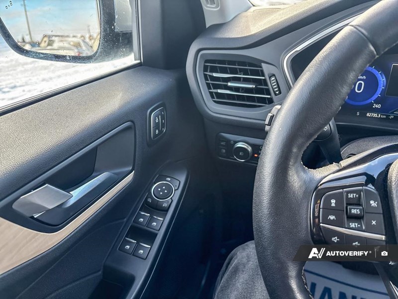 2022 Ford Escape Titanium Hybrid AWD