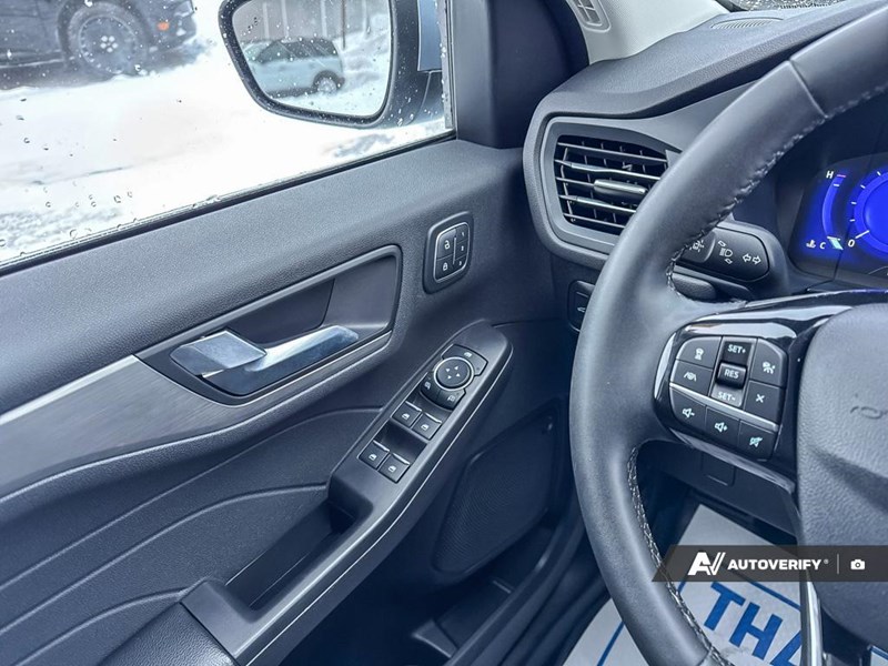 2022 Ford Escape Titanium AWD