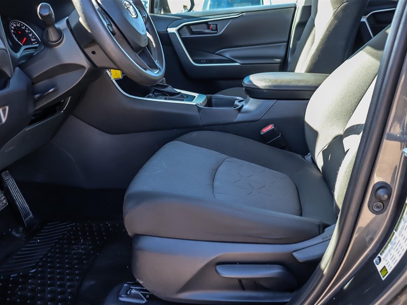 2020 Toyota RAV4 LE FWD