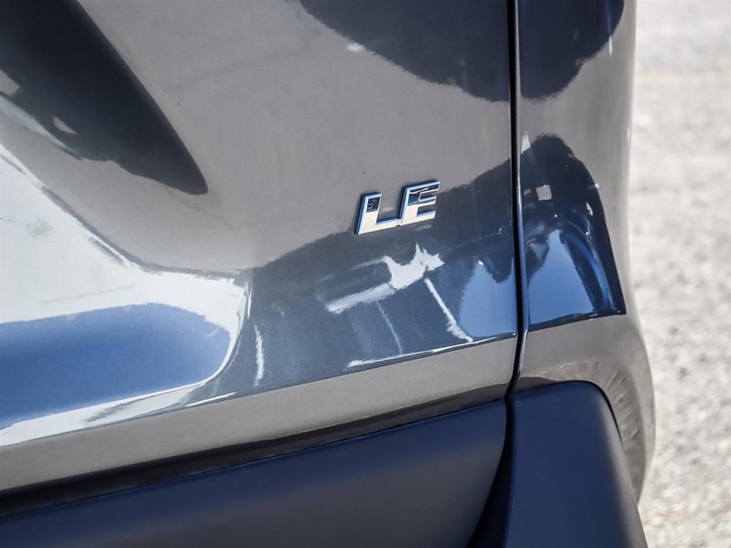 2020 Toyota RAV4 LE FWD