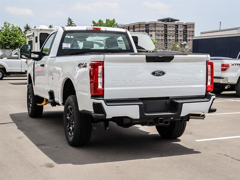 2026 Ford F-250 XL 4WD Reg Cab 8' Box