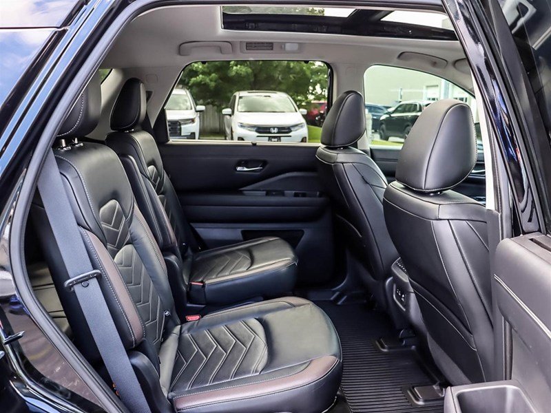 2022 Nissan Pathfinder Platinum 4WD