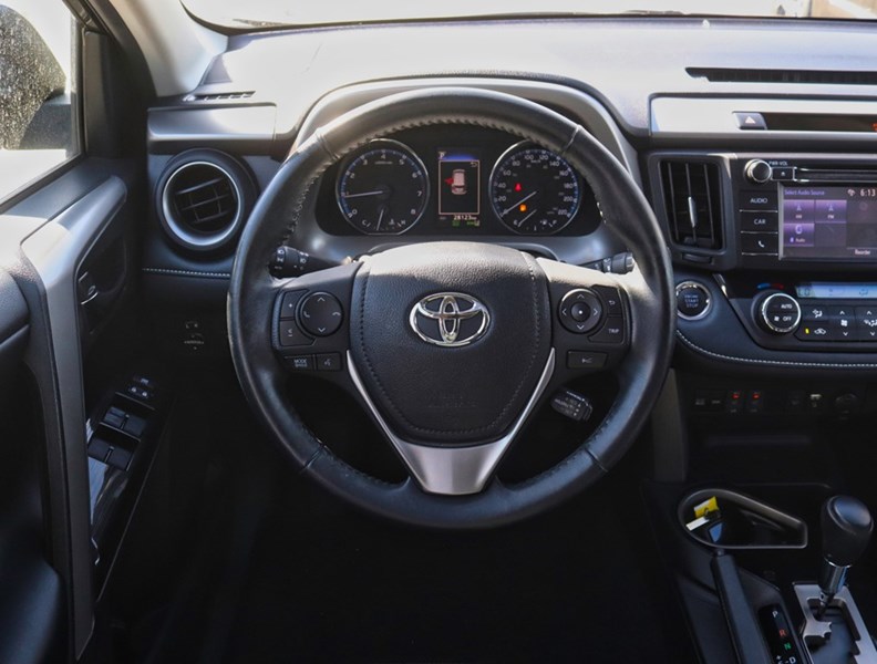 2018 Toyota RAV4 FWD XLE/ SUPER LOW KM/BLIND SPOT