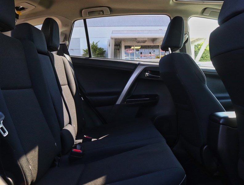 2018 Toyota RAV4 FWD XLE/ SUPER LOW KM/BLIND SPOT