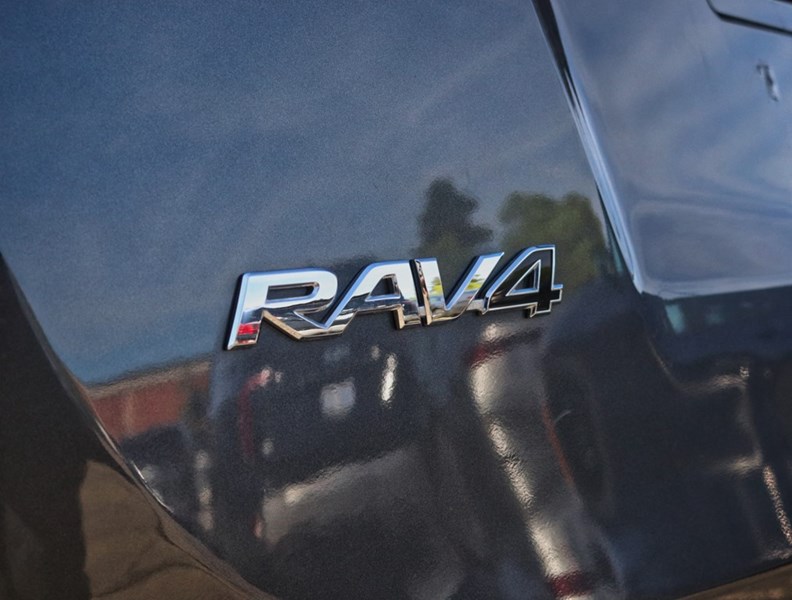 2018 Toyota RAV4 FWD XLE/ SUPER LOW KM/BLIND SPOT