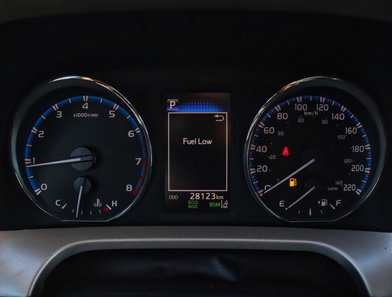 2018 Toyota RAV4 FWD XLE/ SUPER LOW KM/BLIND SPOT