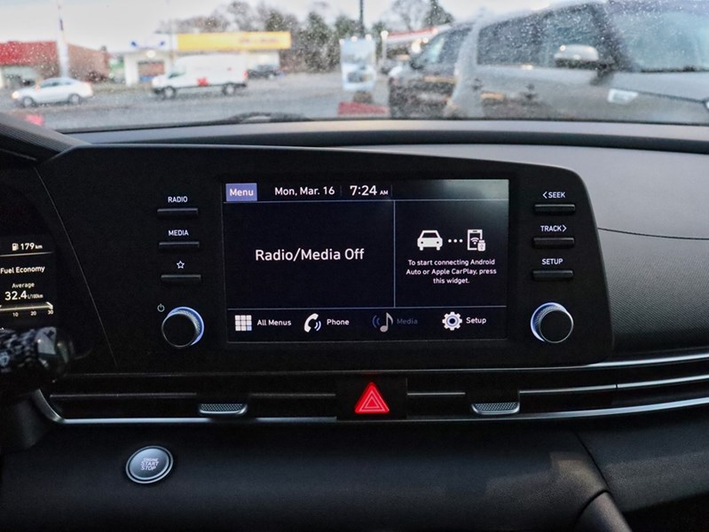 2022 Hyundai Elantra Preferred IVT