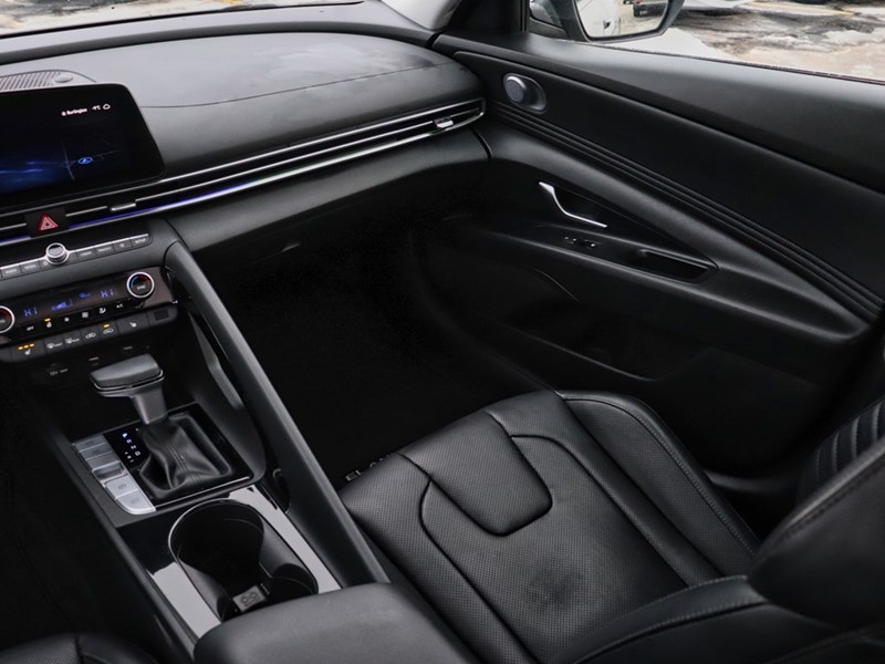 2023 Hyundai Elantra HEV Luxury | Heated & Cooled Seats | Great Fuel Saving