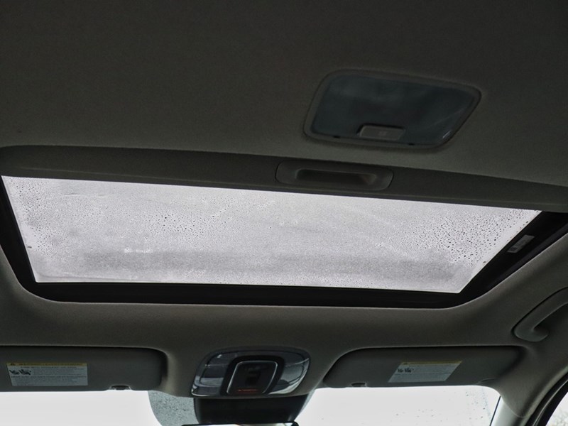 2023 Hyundai Elantra HEV Luxury | Heated & Cooled Seats | Great Fuel Saving