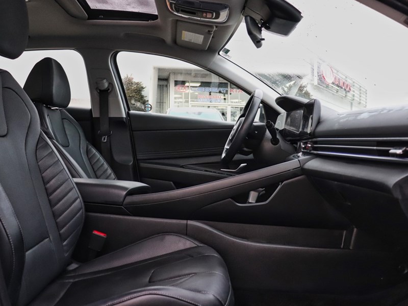 2023 Hyundai Elantra HEV Luxury | Heated & Cooled Seats | Great Fuel Saving