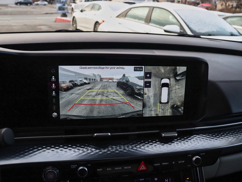 2023 Kia Carnival SX | Power Sliding Doors | Remote Start | Carplay