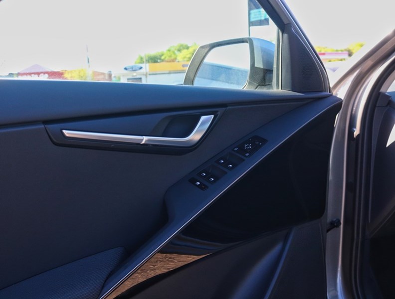 2024 Kia Niro PHEV 1000KM/TANK/BEST IN CLASS CARGO/OFF-LEASE