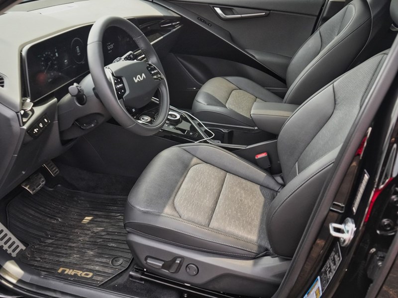 2024 Kia Niro EV Wave Demo | Sunroof | Push Start |  Carplay | GPS