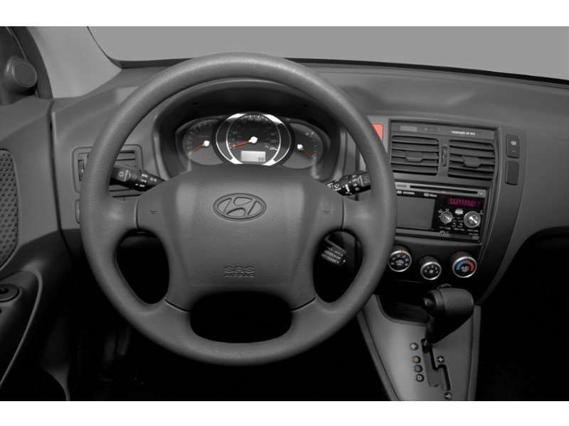 2009 Hyundai Tucson FWD 4dr I4 Auto GL Interior Shot 3
