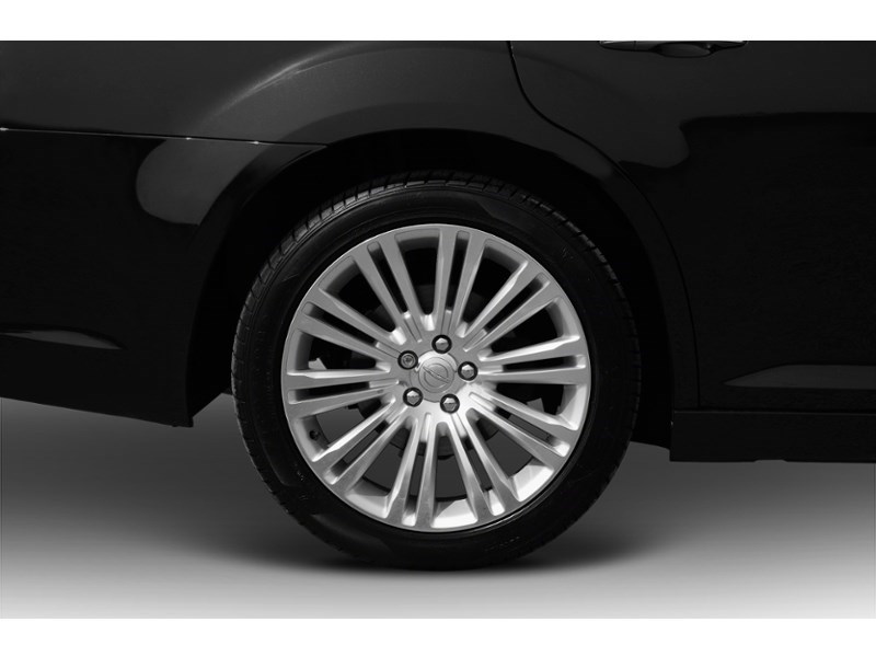 2013 Chrysler 300 4dr Sdn Touring RWD Exterior Shot 5