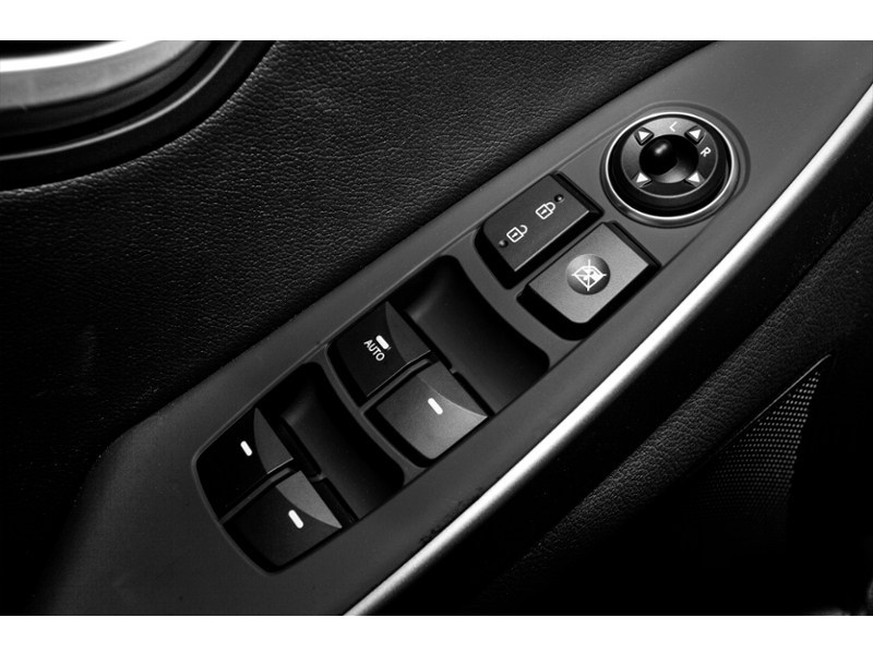 2013 Hyundai Elantra GT 5dr HB Auto GLS Exterior Shot 11
