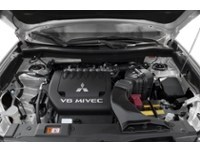 2018 Mitsubishi Outlander SE AWC Exterior Shot 3