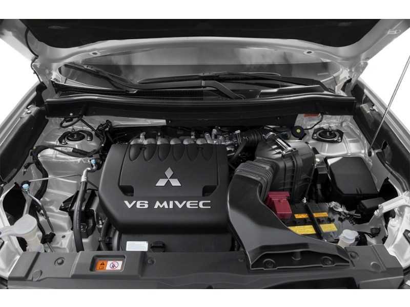 2018 Mitsubishi Outlander SE AWC Exterior Shot 3