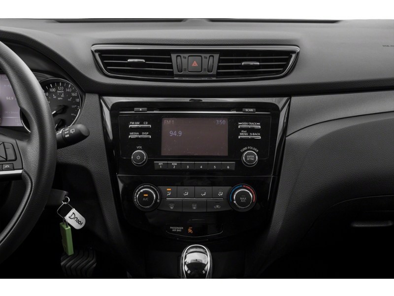 2017 Nissan Qashqai FWD 4dr S CVT Interior Shot 2