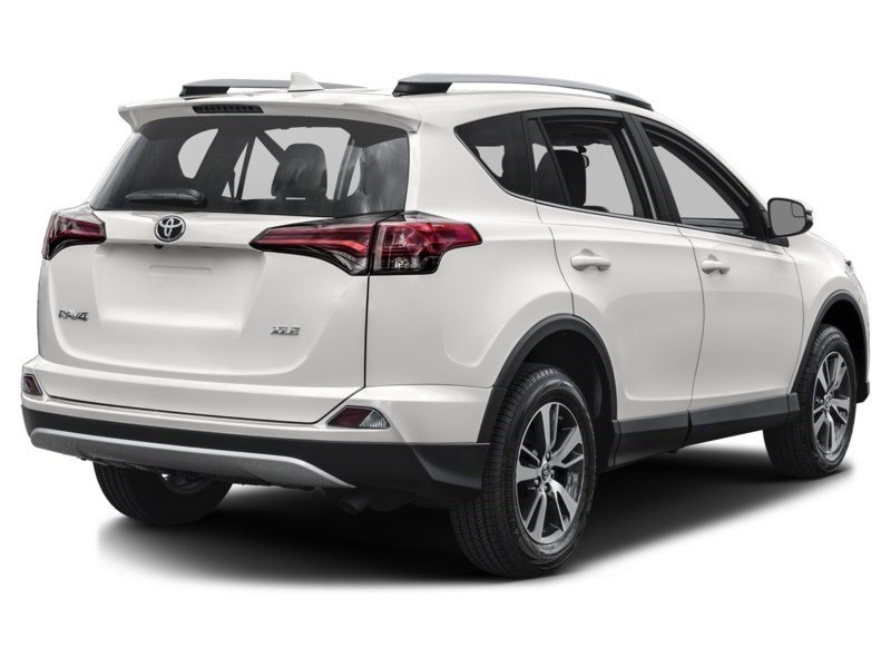 2018 Toyota RAV4 AWD XLE Exterior Shot 2