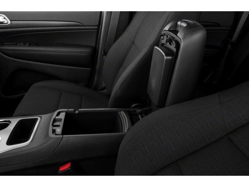 2020 Jeep Grand Cherokee Altitude 4x4 Exterior Shot 12