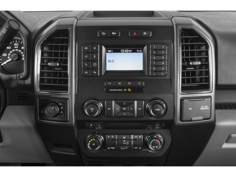 2020 Ford F-150 XLT 4WD SuperCrew 5.5' Box Interior Shot 2