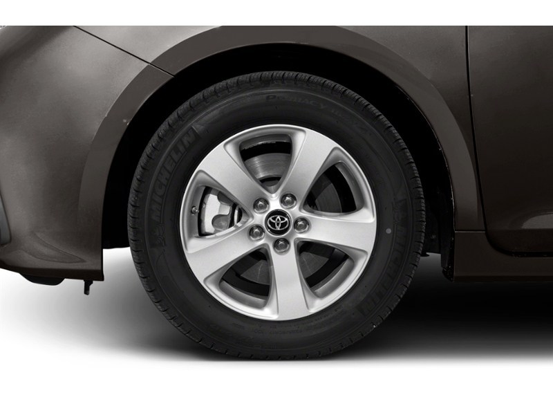 2019 Toyota Sienna LE 8-Passenger FWD Exterior Shot 5
