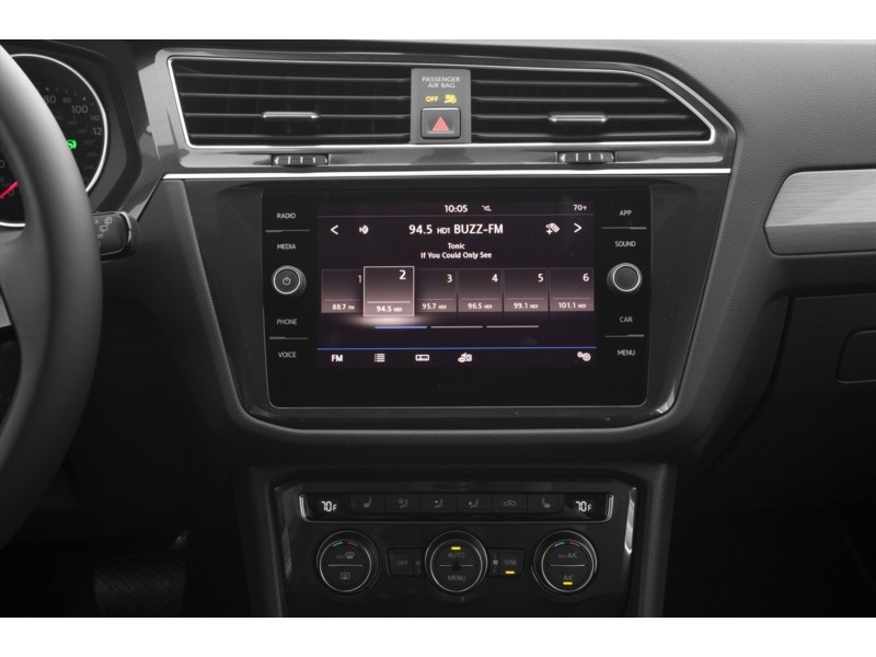 2018 Volkswagen Tiguan Comfortline 4MOTION *Ltd Avail* Interior Shot 2