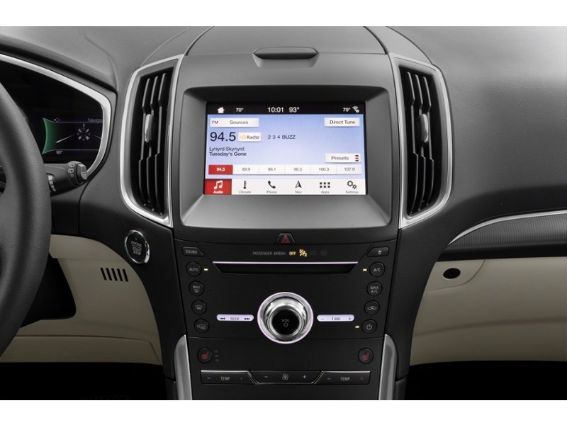 2019 Ford Edge Titanium AWD Interior Shot 2