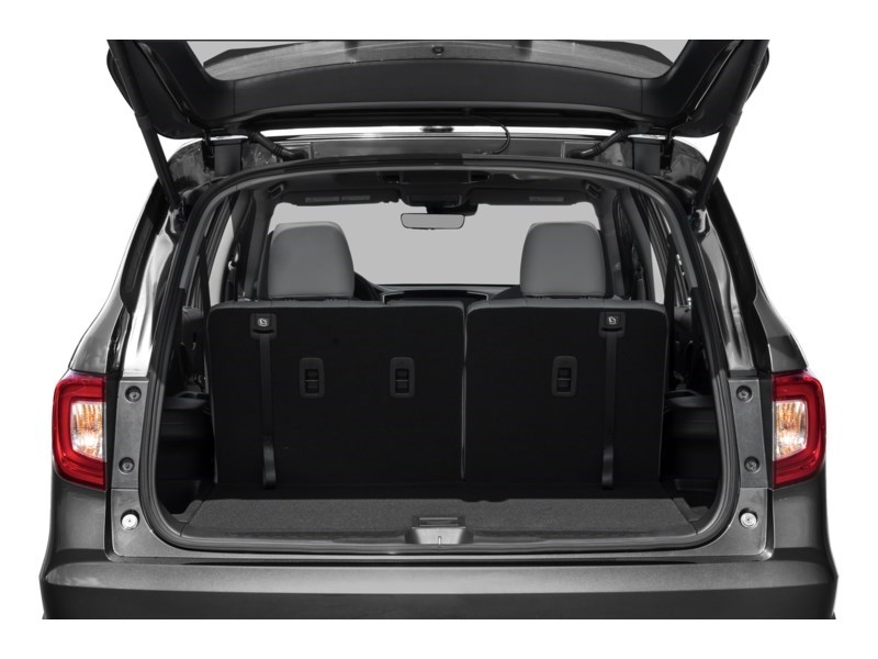 2019 Honda Pilot Touring 8-Passenger AWD Exterior Shot 4