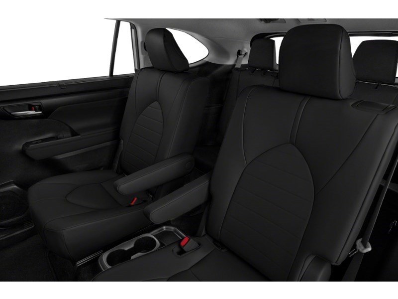 2022 Toyota Highlander XLE AWD Interior Shot 5